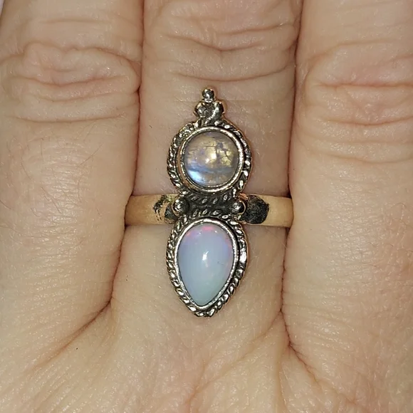 Moonstone and Opal Double Stone Ring - Picture 4 of 7